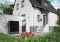 The image shows the Vitocal 250-A in front of a house