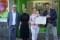 Das Bild zeigt Von links: Dr. Markus Pfuhl (Geschäftsführer Viessmann Foundation), Svetlana Doroshenko (Project Owner ViMove for Climate ), Viktoria Rasuli (Mitarbeiterin von Jumpers gGmbH) und Holger Hofmann (Bundesgeschäftsführer des Deutschen Kinderhilfswerkes) bei der Übergabe der Spendenübergabe von 10.000 Euro an die Jumpers gGmbH.