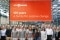 The image shows Viessmann employees in a production hall in Allendorf.